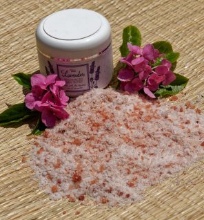 Quoimai Thai salt scrub